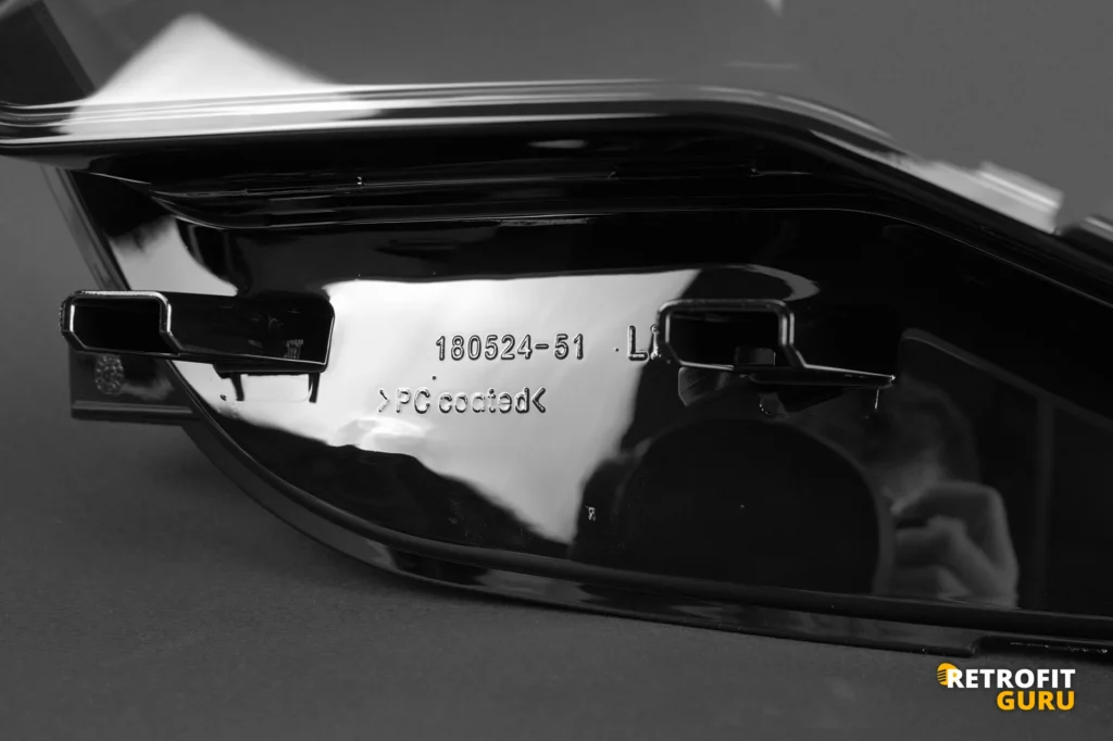 Kryty světel Audi A6 C7 11-14 – levý kryt, další pohled