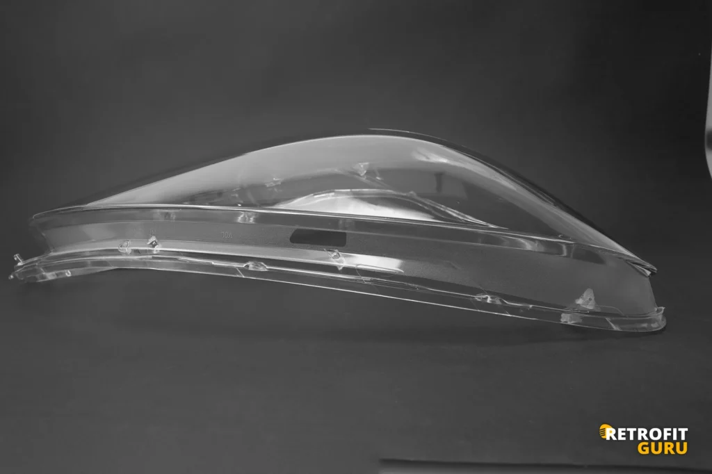 Kryty světel Mercedes C W204 07-11 – levý kryt, další pohled