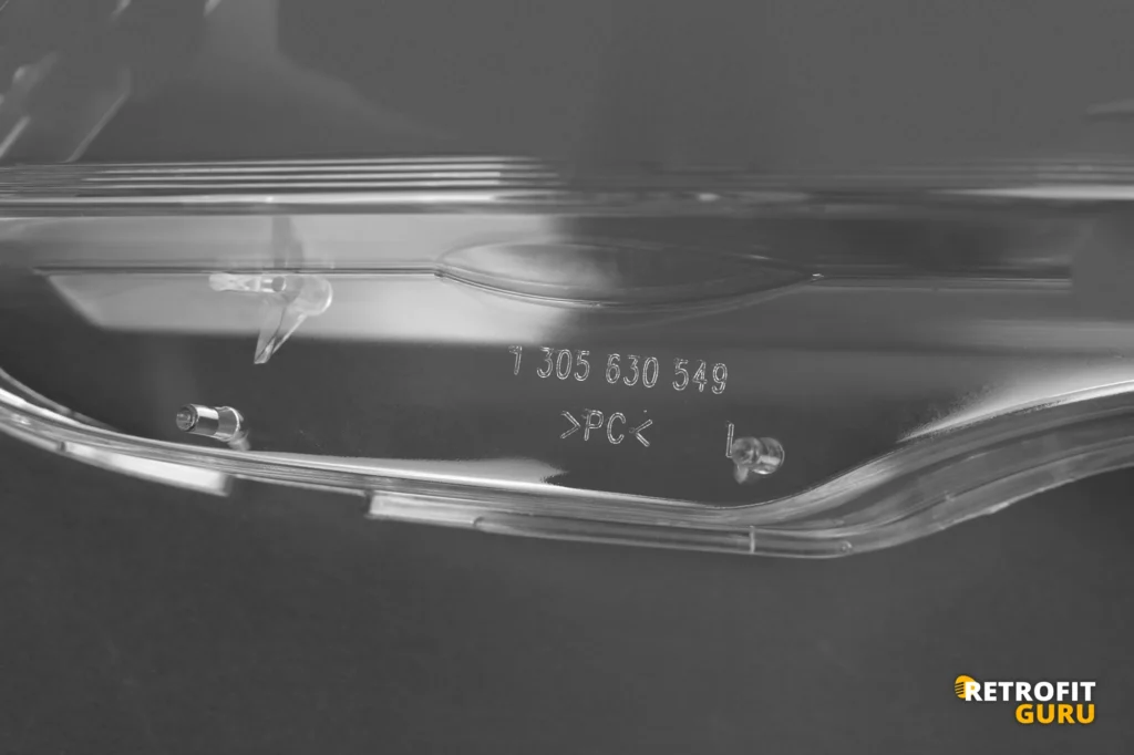 Kryty světel Mercedes C W204 07-11 – levý kryt, další pohled