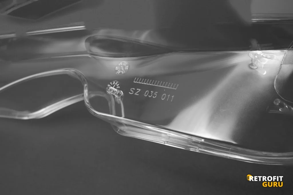 Kryty světel Mercedes C W204 07-11 – levý kryt, další pohled
