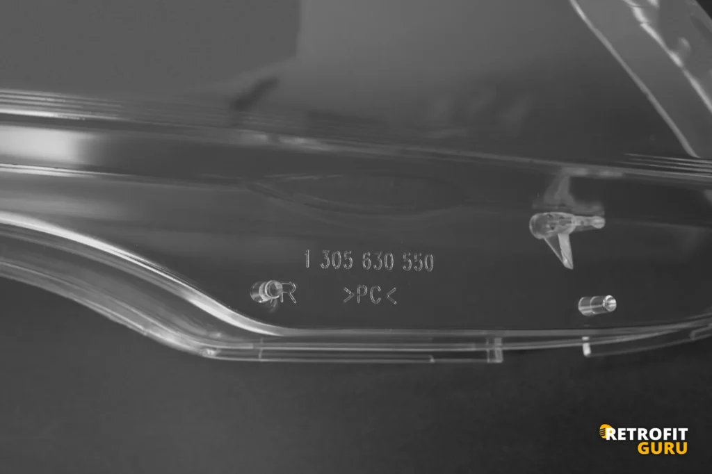 Kryty světel Mercedes C W204 07-11 – pravý kryt, další pohled